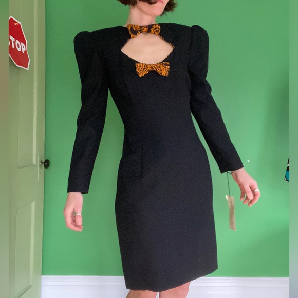patricia rhodes Dresses & Skirts - Vintage 90s Patricia Rhodes Black Dress cut out collar with Bow Detail